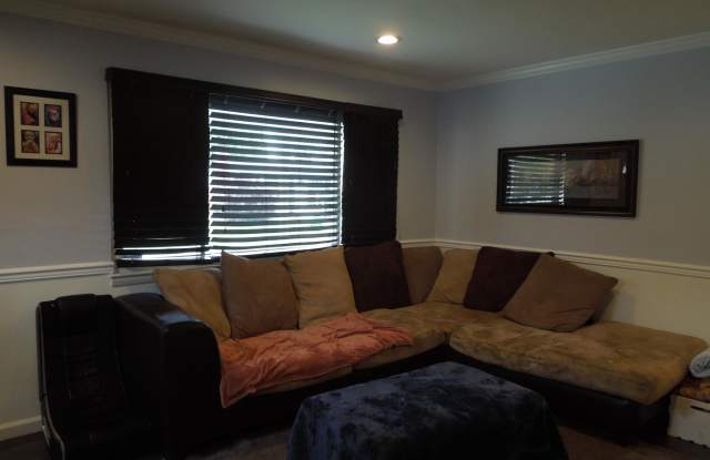 328 KING GEORGE DRIVE Gallery 2
