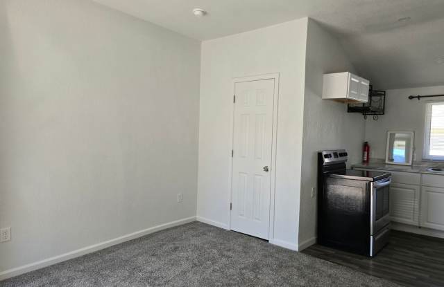 Centrally Located One Bedroom Duplex Gallery 4