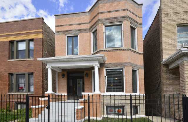2904 W DIVERSEY Avenue Gallery 1