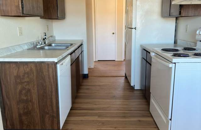 Newly Renvoated - 2 Bedroom Duplex - Mills Addition - 937 Richmond Street, Klamath Falls, OR 97601