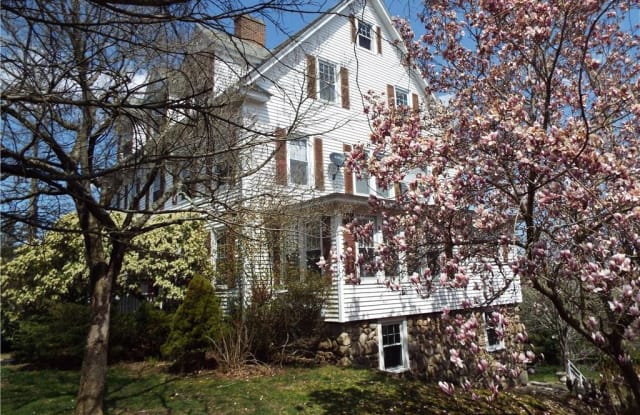 405 Mohegan Avenue Parkway - 405 Mohegan Avenue, New London, CT 06320