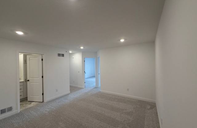 Brand New, New Construction! 3 Bed/2.5 Bath Townhouse- Available Now! Gallery 4