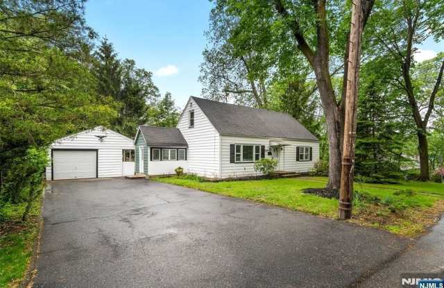 85 Serpentine Road - 85 Serpentine Road, Demarest, NJ 07627