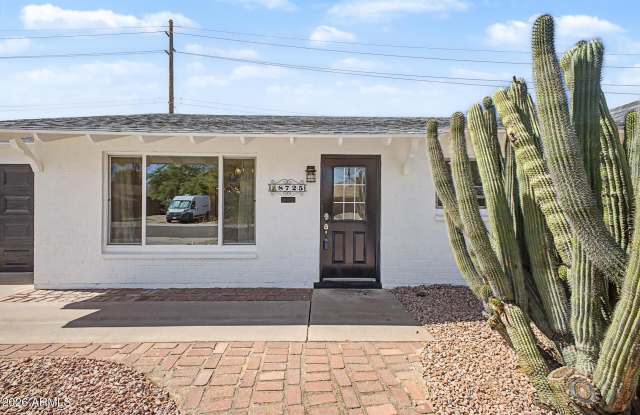 8725 E CORONADO Road Gallery 4