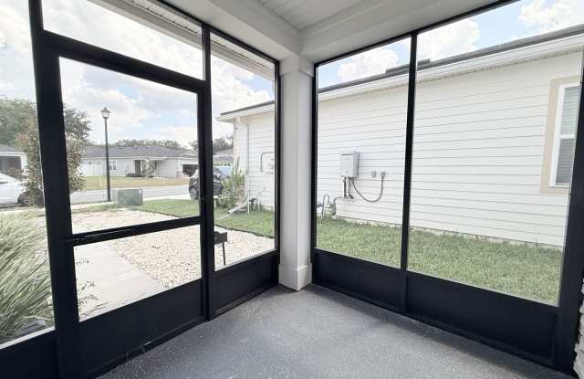 Bright & Spacious 4BR Home with Screened Porch & Paver Patio Gallery 4