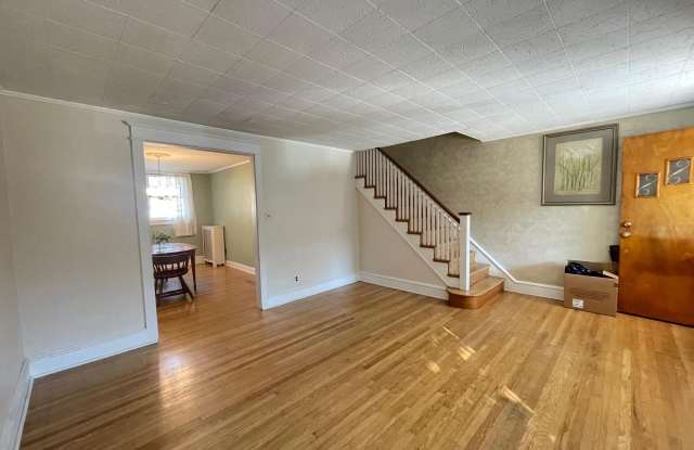 111 WHITMAN AVENUE Gallery 4