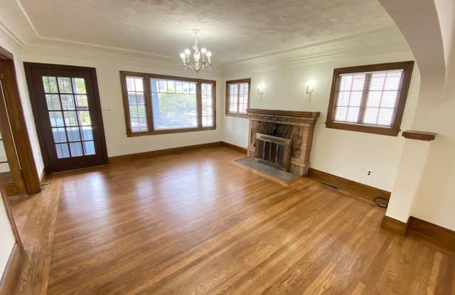 Advent - Low Deposit Home W/ Backyard! photos photos