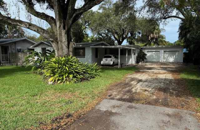 1821 SW 23rd St photos photos