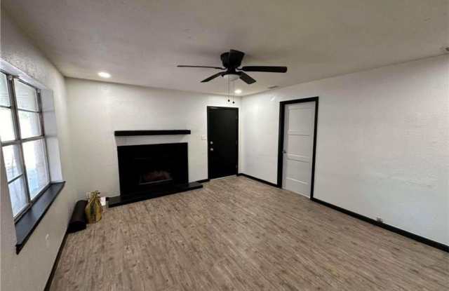618 E 4th Street Gallery 2