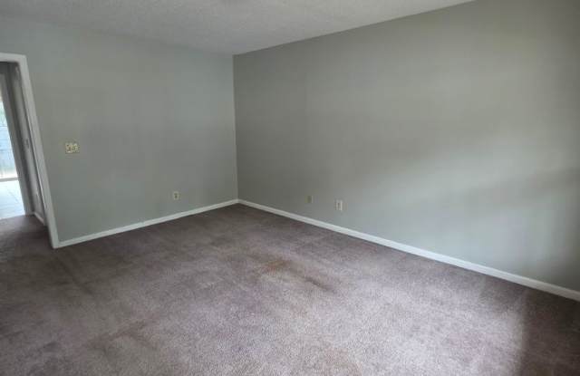 2 BR Townhome! Looks Great! Gallery 3
