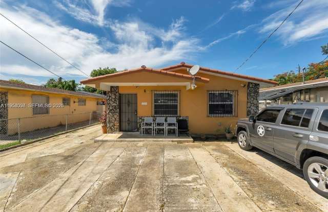 2311 NW 33rd St photos photos