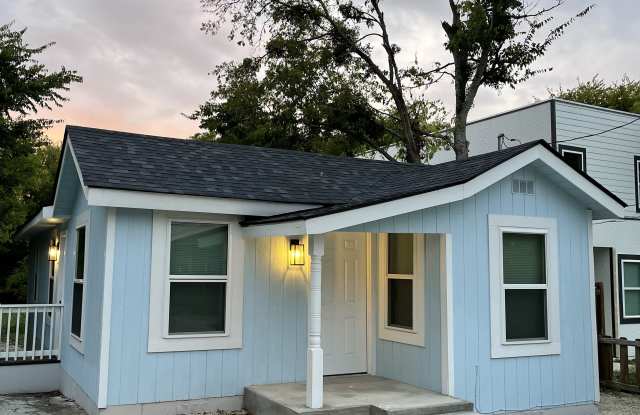 815 Chihuahua St - 815 Chihuahua Street, Lockhart, TX 78644