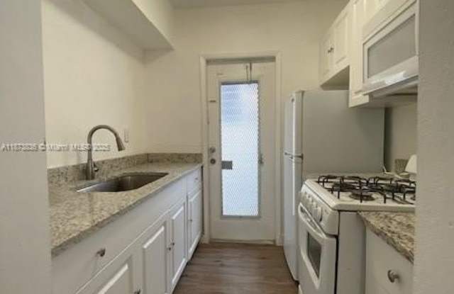 8132 Harding Ave photos photos