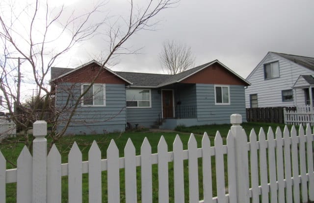 2303 10th St - 2303 10th Street, Bremerton, WA 98312
