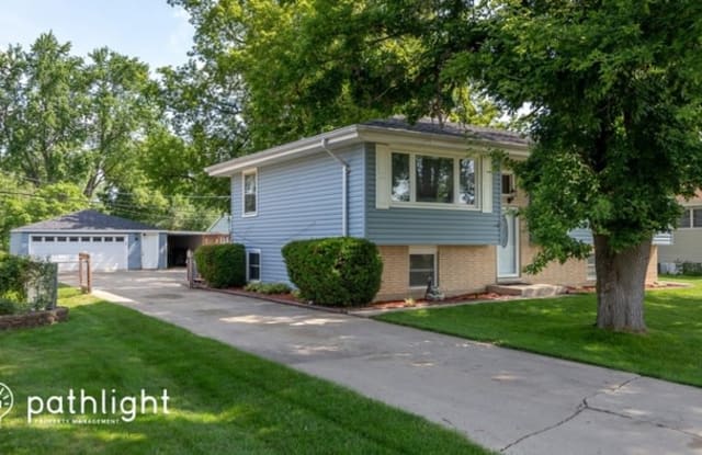 315 East Oak Street - 315 East Oak Street, Lake in the Hills, IL 60156
