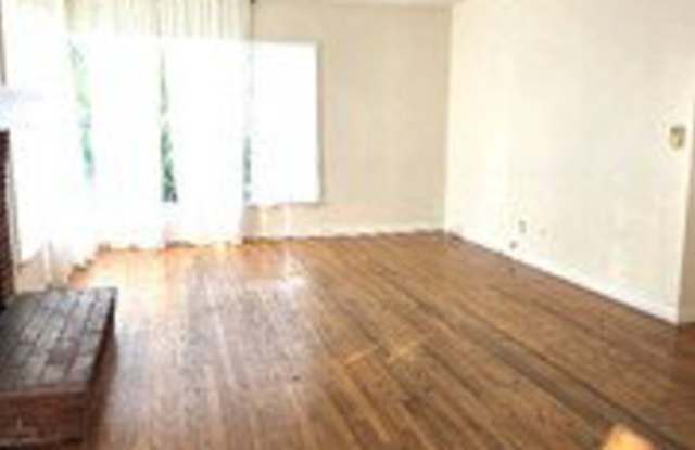 10842 Oregon Avenue Gallery 3