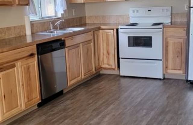 420 7th St NE 6 - 420 7th Street Northeast, East Wenatchee, WA 98802