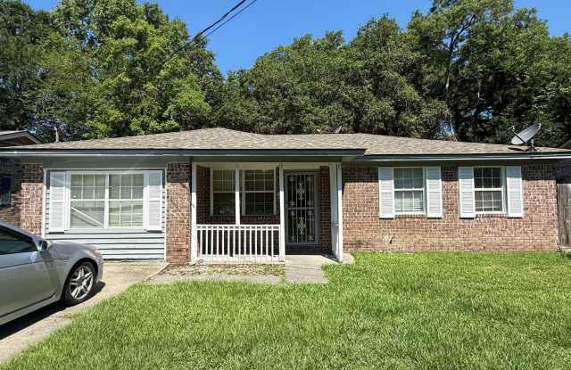 Freshly Updated West Ashley Rental w/ Huge Fenced Yard photos photos Freshly Updated West Ashley Rental w/ Huge Fenced Yard photos photos
