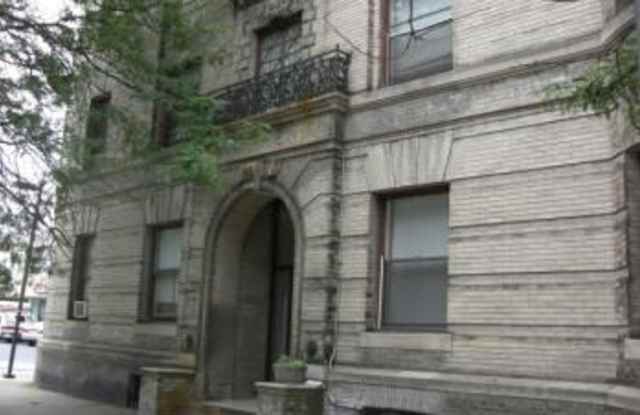 337 Washington St. Gallery 1