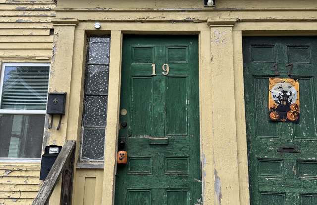 19 Prentiss Street - 19 Prentiss Street, Bangor, ME 04401