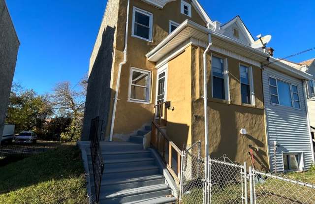 3 beds 1bath + Garage - 1447 Crestmont Avenue, Camden, NJ 08103