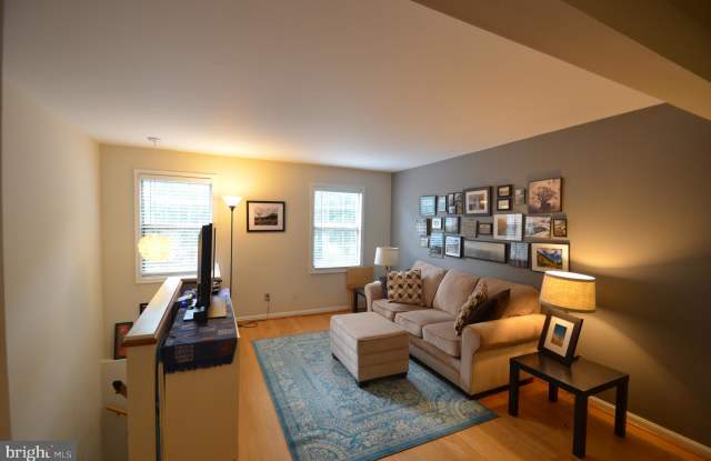 1303 E ABINGDON DRIVE Gallery 3
