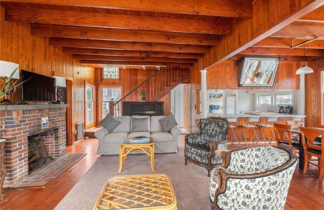 300 Cottage Walk Gallery 3