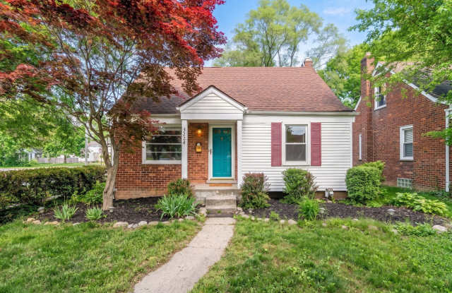 Stunning & Versatile Royal Oak Retreat at 3224 Altadena! photos photos