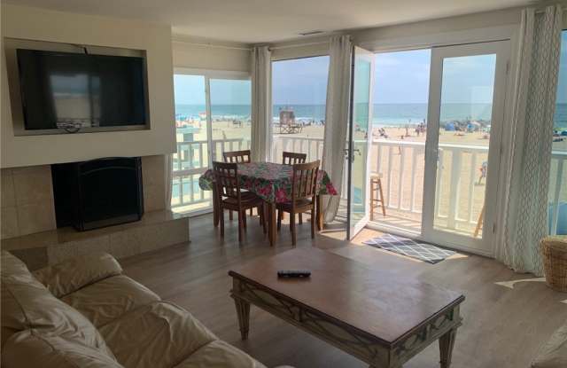 3212 W Oceanfront Gallery 4