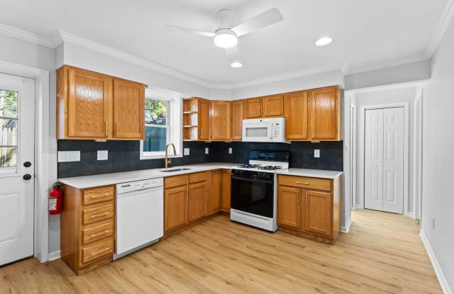 Charming 3-Bedroom Ranch Home with New Flooring, Fresh Paint & Central Air! Gallery 3