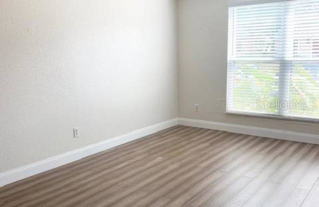 602 CASA PARK COURT N Gallery 2