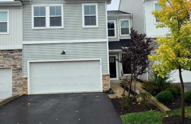 14 SHAMROCK Circle Gallery 1