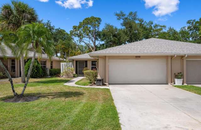 WELCOME TO THIS BEAUTIFULLY UPDATED 2 BEDROOM, 2 BATHROOM VILLA LOCATED IN THE DESIRABLE CENTER GATE COMMUNITY OF SARASOTA! photos photos