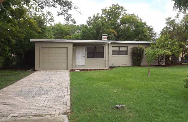 3/1 House w/ 1-Car Garage near Millenia Mall - 6112 Brookgreen Avenue, Oak Ridge, FL 32809