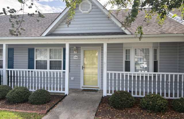 1702 Courtyard E Gallery 1