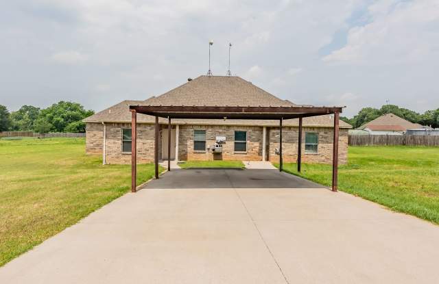 Excellent 3 bedroom 2 bath duplex in Weatherford - 100 Sunny Oaks Court, Parker County, TX 76087