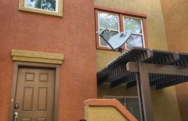 Fully Furnished 3 Bedrooms 2 Car Garage with Community Pool & Spa Gallery 3