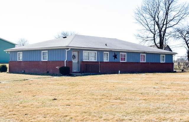 Spacious Home + Large Barn for Lease! - 9705 State Route 38, Henry County, IN 47362 Spacious Home + Large Barn for Lease! - 9705 State Route 38, Henry County, IN 47362