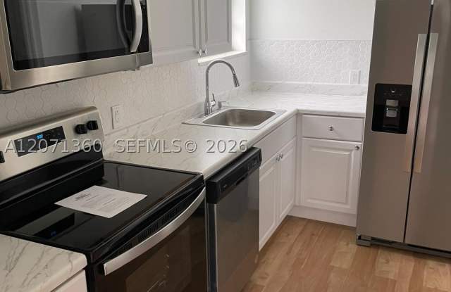6882 SW 157th Ct Gallery 1