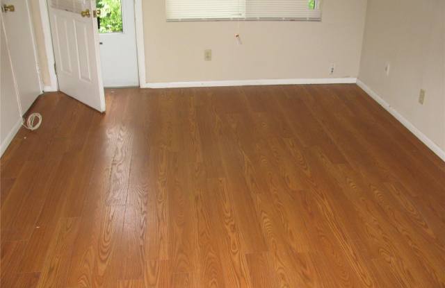 1220 San Jacinto Gallery 4