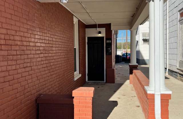 223 S Scioto St - 223 South Scioto Street, Circleville, OH 43113