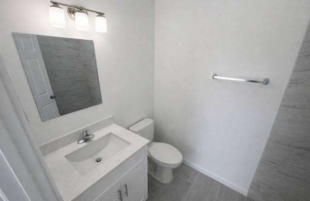 BRAND NEW MODERN SF HOME 3BD+den/2BA with GARAGE IN LEHIGH ACRES! Gallery 4