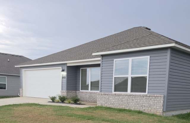 MOVE-IN SPECIAL: $500 OFF! Spacious & Stylish Home in the Desirable Walnut Hill Community! Gallery 3