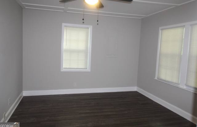 615 Snelson Street Gallery 4