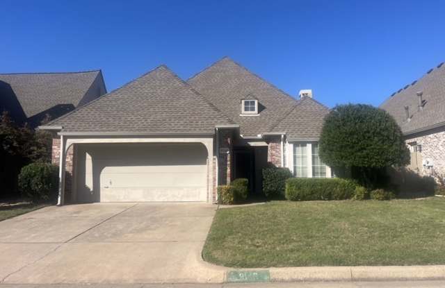 Charming 3 bed 2 bath at 91st and Harvard, close to shopping, creek turnpike, river trails, and Downtown Jenks. Gallery 1