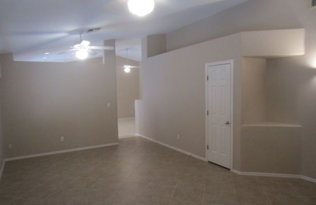 3 Bedroom & 2 Baths in Rita Ranch, Lots of Ceramic Tile, Nice Yard, & More! Gallery 4