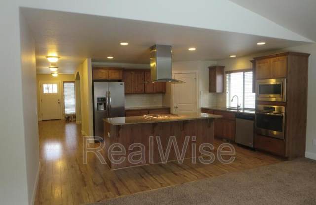 3006 NE Red Oak Dr Gallery 2