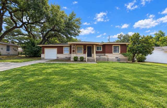 1417 Live Oak Dr Gallery 1