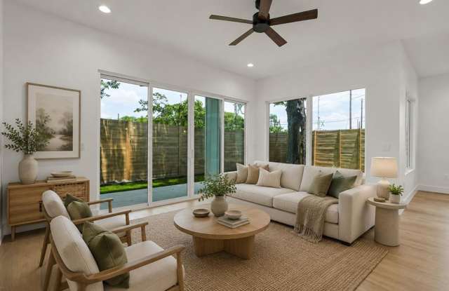 East Austin Style: New Construction, Fenced Yard & Skyline Views Gallery 4