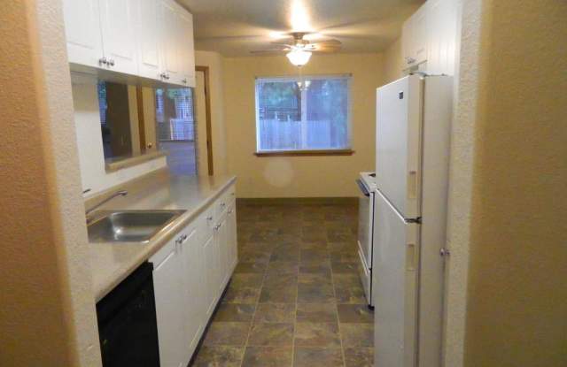 Creekside Villa Apartments Gallery 4